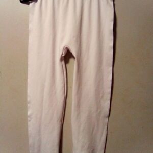 YELETE brand ladies white Capri leggings. NWT. Size Small